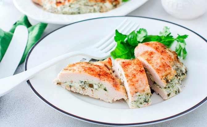 Куриная грудка с начинкой из феты и зелени