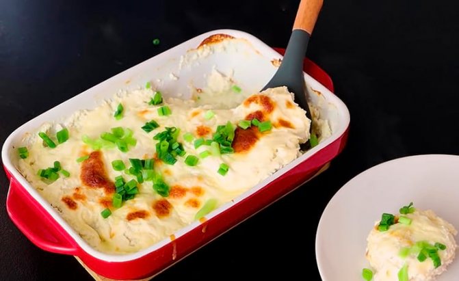 Куриные шарики в сливочно-сырном соусе в духовке