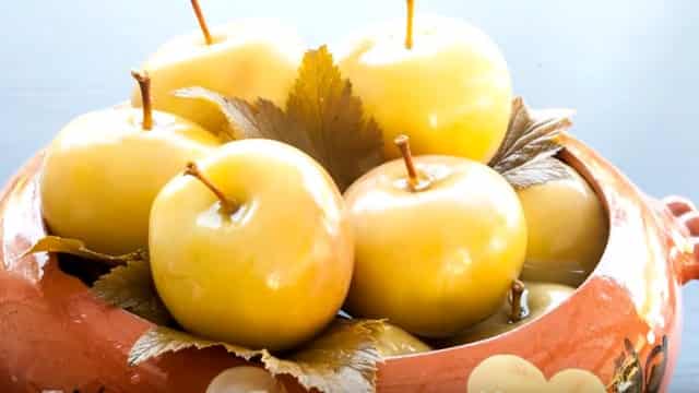 Мочёные яблоки в домашних условиях на зиму - рецепты приготовления