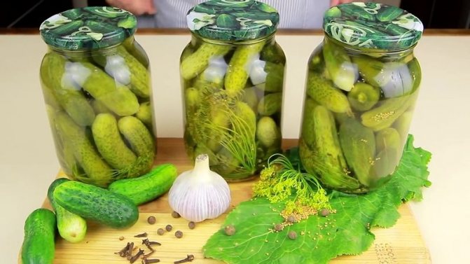 огурцы в литровой банке