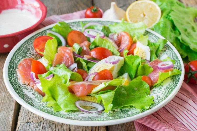 Салаты с красной рыбой: 20 вкусных рецептов приготовления