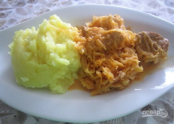 Свинина, тушенная с квашеной капустой