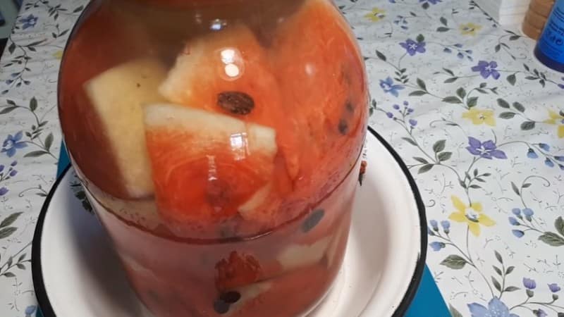 Топ-8 оригинальных рецептов вкусных маринованных арбузов с медом на зиму в банках