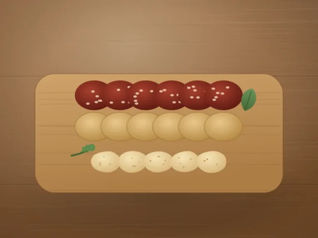 Ассорти татарских мясных закусок и лепёшек на деревянной доске
